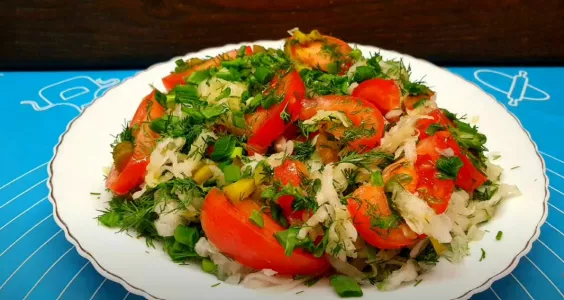 Незаконно вкусный салат «Сябу-сябу» — такой нежный и сытный, что со стола сметают за минуту