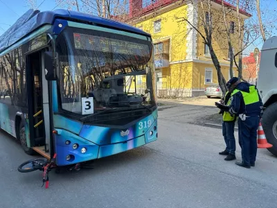 Ребёнок попал под колёса троллейбуса в Мурманске