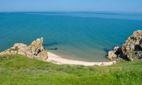 Лазурное море, низкие цены, нет толп отдыхающих: российские туристы открыли для себя новый курорт в РФ