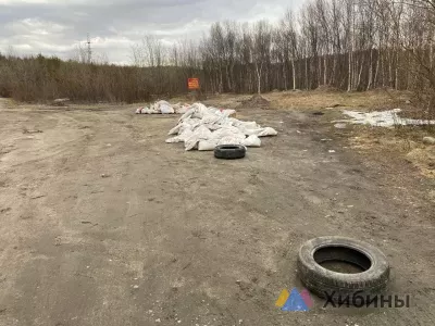 Горы мусора и старые шины: свалка возле больницы в Мурманске возмутила северян