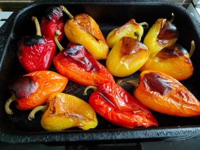 Маринованный перец — летняя закуска «на ура»: заливаем ароматным маринадом и через 12 часов наслаждаемся