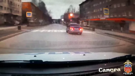 Юный водитель в Мурманской области попытался скрыться от полиции на машине с поддельными номерами