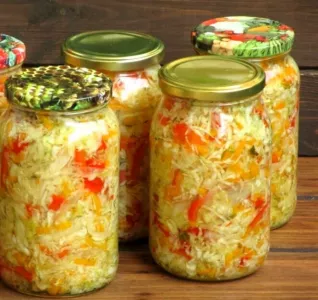 Маринуем капусту с перцем — лучший вариант: вкусная, хрустящая и долго хранится
