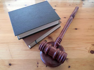 Поездка на служебном авто обернулось уголовным делом для мурманского чиновника