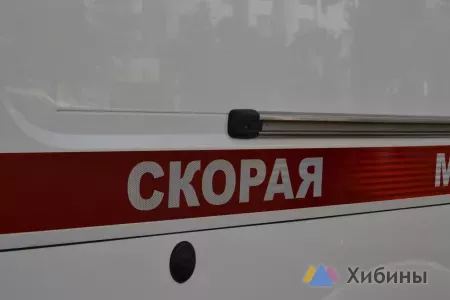 «Огромные ямы»: машина скорой помощи в Мурманске потеряла колесо на улице Подгорная