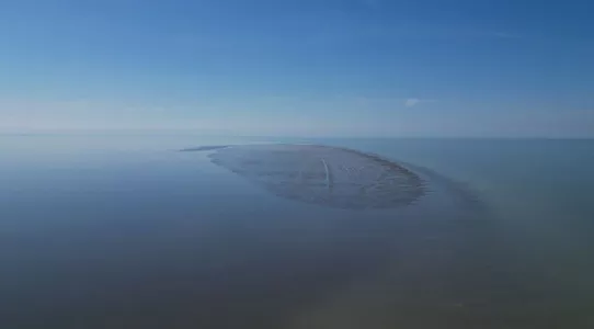 Учёные открыли новый остров в Каспийском море — почему этому никто не рад