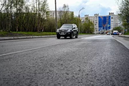 Подрядчиков обязали устранить дефекты на дорогах Мурманска