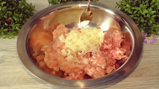 Сода — секрет идеальных котлет: кидаем щепотку в фарш — и мясо тает во рту