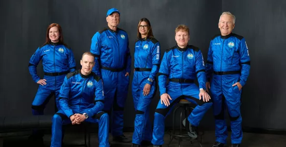 Blue Origin с туристами совершила успешный суборбитальный полет — на борту было шесть человек