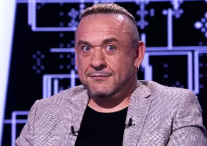 Александр Морозов признался, почему роман с 18-летней девушкой ни к чему не привёл: «Хочется посмотреть фильмы Фасбиндера, а она „Фиксиков“ включает»