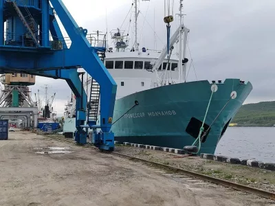 Российское судно впервые за 10 лет отправилось на Шпицберген с туристами из Мурманска
