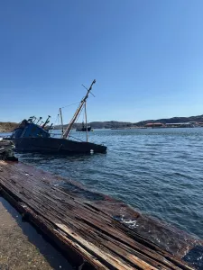 В Териберке Мурманской области взяли пробы воды после разлива топлива