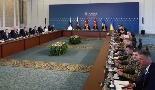 Уже не просто в хаки, теперь — с эмблемами СС: украинцы на переговоры в Стамбул приехали в странном виде