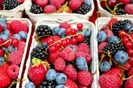 Источник вкуса и здоровья: эксперт рассказал, как правильно выбирать ягоды — особое внимание цвету и текстуре