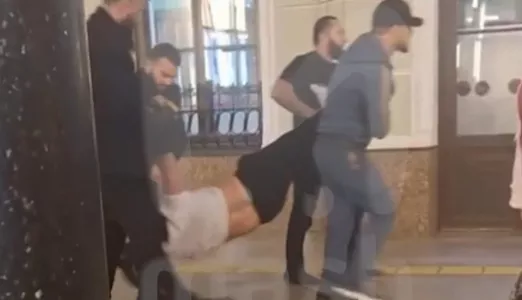 Ругал чеченцев и оказался в багажнике: бородачи на Ярославском вокзале мужчину волокли в машину, а он просил вызвать полицию