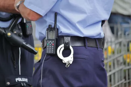 В Мурманской области экс-полицейский забрал у свидетеля наркотики и не стал открывать дело