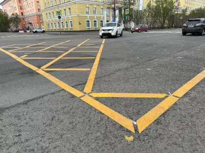 В центре Мурманска наносят дорожную разметку