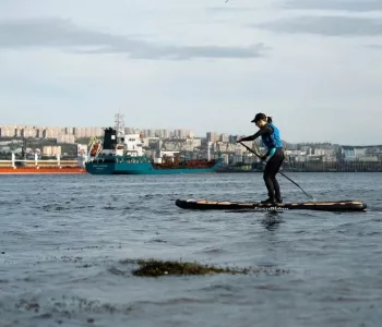 Под Мурманском начались тренировки по сап-серфингу