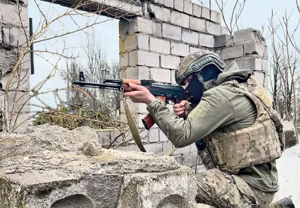 На суше взрывают мосты и переправы, в Черном море — невиданная активность катеров, что-то затеяли: военкоры рассказали, что творится в зоне СВО 7 июня 2025 года