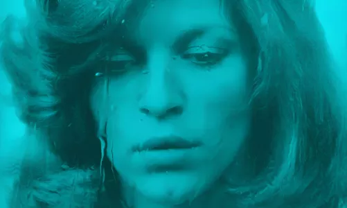 «Mamy Blue» — история хита, рождённого в парижской пробке: как грустная песня о маме покорила весь мир