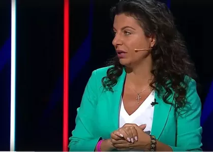 Маргарита Симоньян — о лежащем в коме супруге: «Ношу на руках браслет Тиграна с образами святых и пропуск в реанимацию»