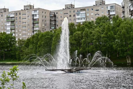 В Мурманске запустили фонтан на Глубоком озере