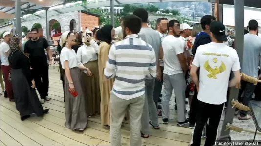 Россиянин пришел в ресторан Дагестана: в счет молча включили скрытую позицию — намек понят