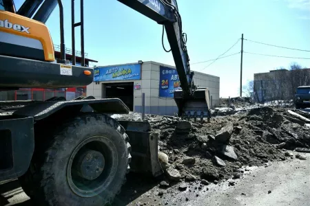 В Мурманске начали ремонтировать дороги к больницам