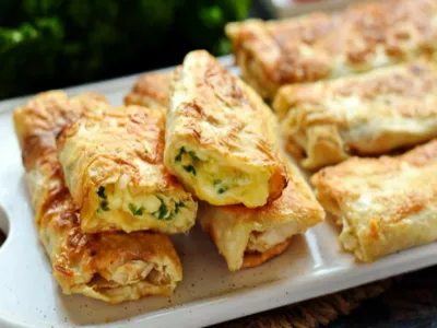 Ленивые сырные трубочки из лаваша: всего 15 минут — вкус как у пирожков, только лучше