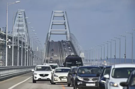 Сделать проезд по Крымскому мосту быстрее: как пассажиры и водители могут ускорить процесс досмотра