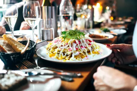 Салат «Подкаблучник»: такой вкусный, что муж исполнит любое ваше желание всего за одну ложку