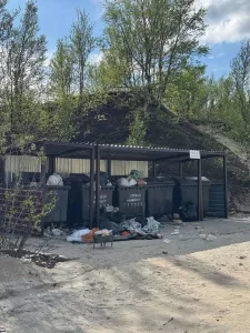 На пляже в Ура-Губе организовали свалку