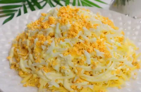Восхитительный салат «Симфония вкусов»: уплетают за обе щеки и дети, и взрослые — готовьте сразу 3 партии