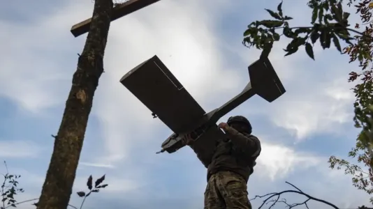 Тучи «Гераней» брошены на Украину, войска крадутся через лесополосу под Курск: военкоры рассказали, что происходит в зоне СВО 16 июня 2025 года