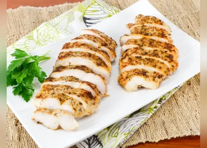 Сухая куриная грудка останется в прошлом: готовим мясо другим способом — такого сочного филе вы ещё не пробовали