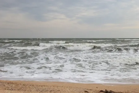 Лужа с радиацией: в чем главная опасность Азовского моря — безобидным оно только кажется