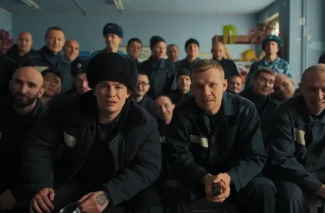 Новая комедия «Театральная зона»: сериал о «понятиях» и борьбе за свободу с Кологривым выйдет 1 июля 2025 года