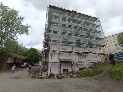 В Мурманске раньше срока завершили ремонтировать крыши домов по улице Нахимова