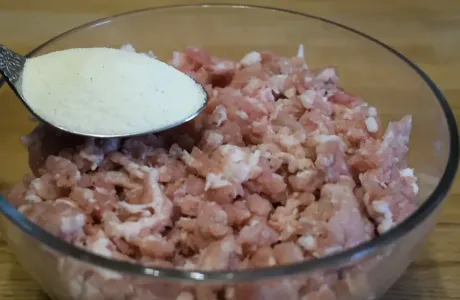 Кладу 2 ложки в фарш — котлеты сочные и нежные: кулинарный совет от опытных поваров