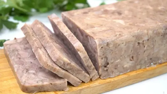 Делаю прессованное мясо под банкой каждую неделю — отличная замена магазинной колбасе: простой рецепт без премудростей
