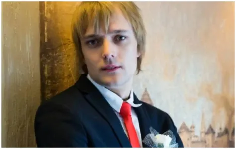 «Я первый по очереди»: сын Сергея Зверева через суд требует от звездного отца 25 млн рублей