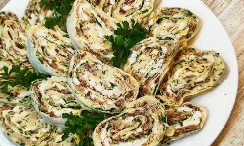 Лаваш с рыбными консервами: вкуснейшая закуска исчезает с подноса за 5 минут — готовьте сразу несколько партий