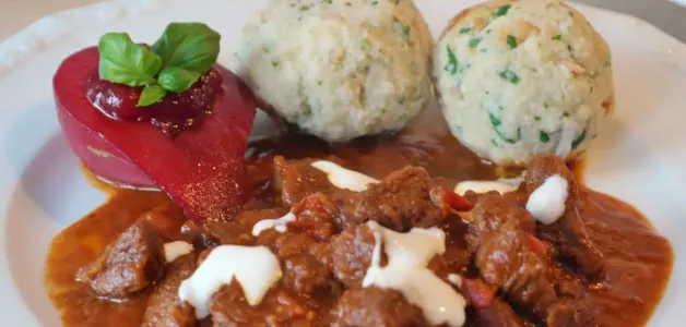 Когда некогда стоять у плиты — мясо с грибами в сметане: блюдо покорит любого мужчину
