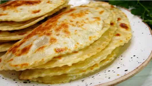 Сухой чебурек — готовлю сочный и ароматный янтык с мясом: жарю на сухой сковороде