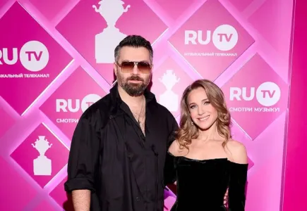 «Если не буду ему доверять, моё место в дурке»: Ковальчук рассказала об оправданиях Чумакова за фото груди незнакомки