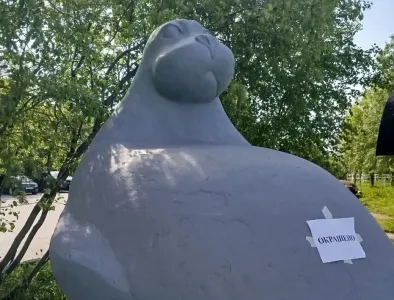 «Иннокентий перелинял»: скульптуру тюленя возле океанариума в Мурманске привели в порядок