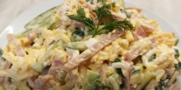 Салат «Проще простого» — сочный, вкусный и без заморочек: готовлю за 5 минут, со стола улетает мгновенно