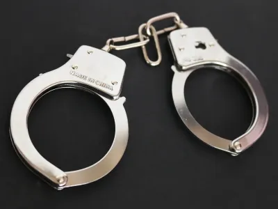 Китаец в Мурманской области дал взятку полицейскому в попытке избежать ответственности за незаконное проведение экскурсий