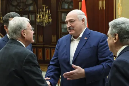 «Иди и больше не женись»: зачем президент Беларуси Лукашенко выпустил оппозиционера Тихановского — все случилось после визита Келлога