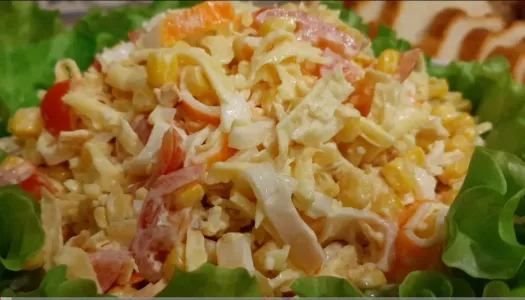 Сливочный салат с яичными блинчиками и курицей — вкусная закуска первой разлетается со стола, лучше готовить с запасом